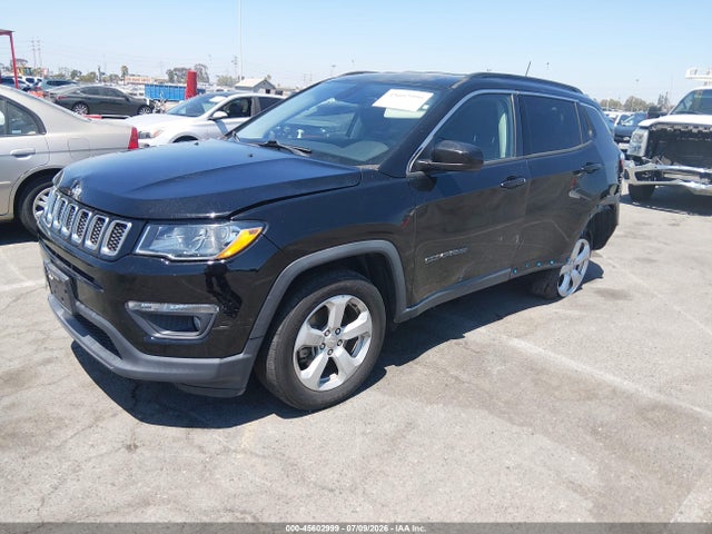 3C4NJCBBXJT466607 Jeep Compass Latitude Fwd
