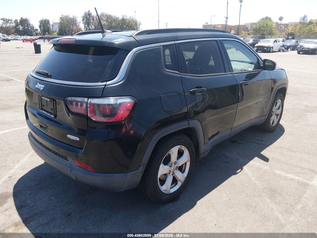 3C4NJCBBXJT466607 Jeep Compass Latitude Fwd