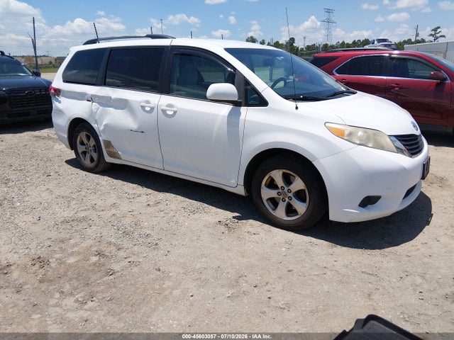 45603057 :رقم المزاد ، 5TDKK3DC4DS403720 vin ، 2013 Toyota Sienna Le V6 8 Passenger مزاد بيع
