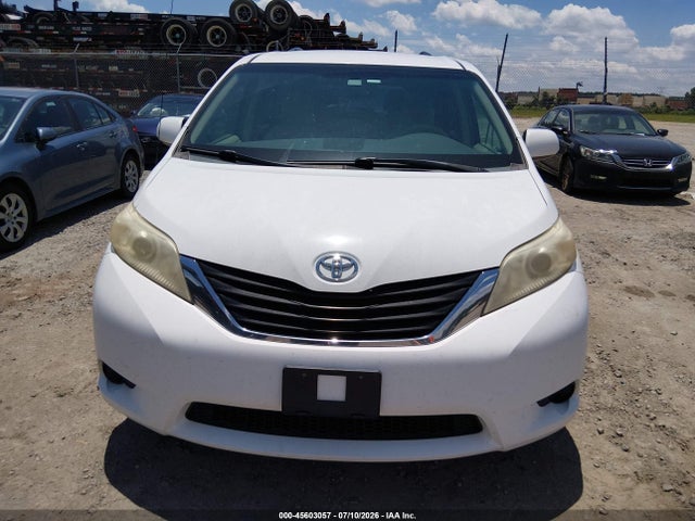 45603057 :رقم المزاد ، 5TDKK3DC4DS403720 vin ، 2013 Toyota Sienna Le V6 8 Passenger مزاد بيع