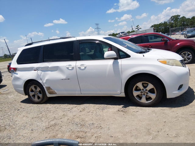 45603057 :رقم المزاد ، 5TDKK3DC4DS403720 vin ، 2013 Toyota Sienna Le V6 8 Passenger مزاد بيع