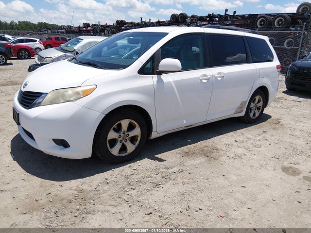 45603057 :رقم المزاد ، 5TDKK3DC4DS403720 vin ، 2013 Toyota Sienna Le V6 8 Passenger مزاد بيع