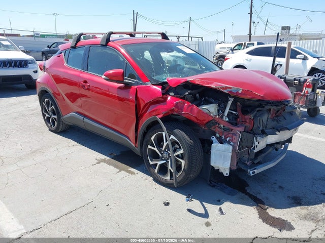 Toyota C-HR XLE 2020 JTNKHMBX7L1077235 main image