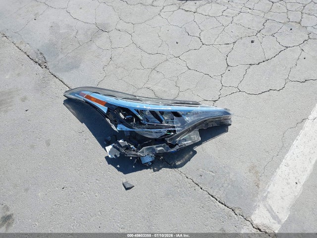 JTNKHMBX7L1077235 Toyota C-HR XLE