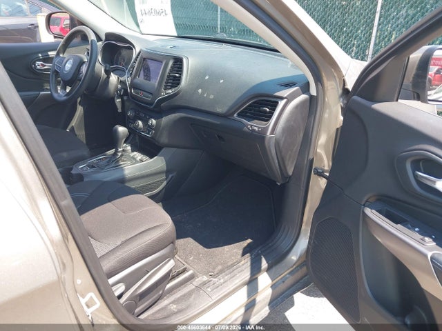 45603644 :رقم المزاد ، 1C4PJMCB9KD449477 vin ، 2019 Jeep Cherokee Latitude 4x4 مزاد بيع