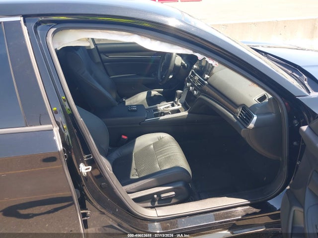 45603688 :رقم المزاد ، 1HGCV1F90JA212078 vin ، 2018 Honda Accord Touring مزاد بيع