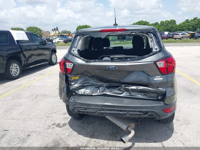 45603709 :رقم المزاد ، 1FMCU0GDXKUC21090 vin ، 2019 Ford Escape Se مزاد بيع