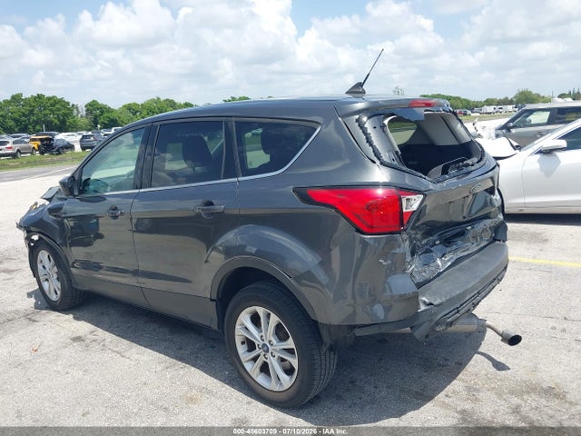 45603709 :رقم المزاد ، 1FMCU0GDXKUC21090 vin ، 2019 Ford Escape Se مزاد بيع
