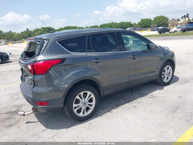 45603709 :رقم المزاد ، 1FMCU0GDXKUC21090 vin ، 2019 Ford Escape Se مزاد بيع