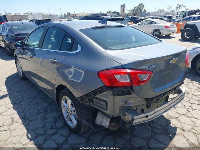 Chevrolet Cruze Lt Auto 2018 1G1BE5SM7J7170798 Image 3