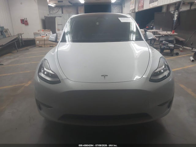 Tesla Model Y Standard Range Rear-wheel Drive 2021 5YJYGDED0MF105632 Image 10