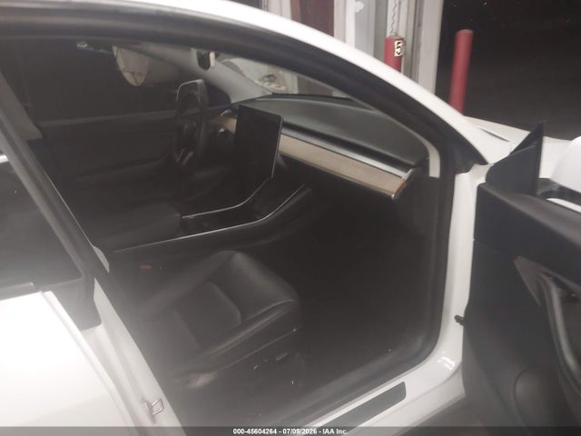 Tesla Model Y Standard Range Rear-wheel Drive 2021 5YJYGDED0MF105632 Image 5