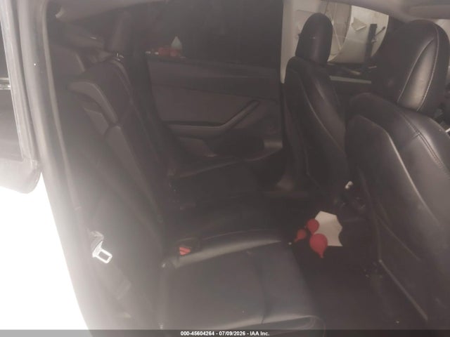 Tesla Model Y Standard Range Rear-wheel Drive 2021 5YJYGDED0MF105632 Image 8