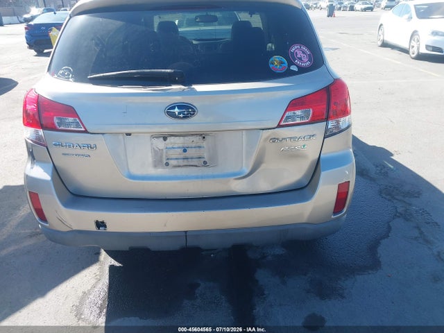 Subaru Outback 2.5i Limited 2014 4S4BRBLC6E3327035 Image 6