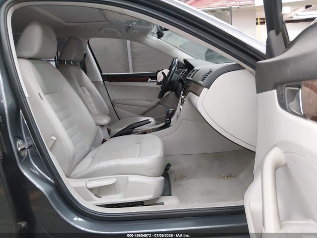 2013 Volkswagen Passat 2.5l Sel მანქანა იყიდება აუქციონზე, vin: 1VWCH7A37DC055649, აუქციონის ნომერი: 45604572