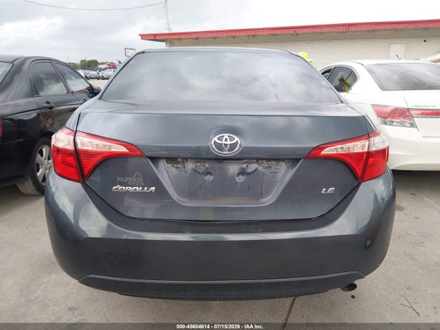 Toyota COROLLA LE 2018 5YFBURHE7JP830810 Image 16