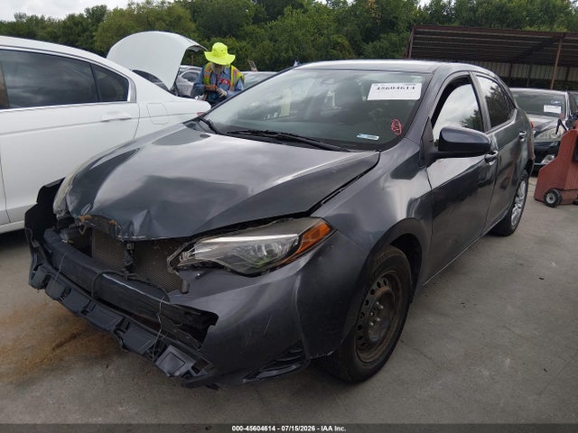 Toyota COROLLA LE 2018 5YFBURHE7JP830810 Image 2