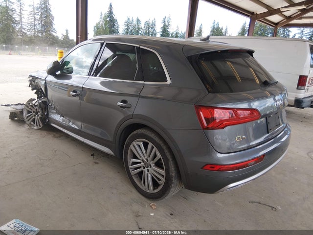 Audi Q5 2.0t Premium/2.0t Tech Premium 2018 WA1BNAFY1J2237514 Image 3