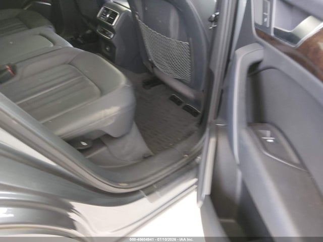 Audi Q5 2.0t Premium/2.0t Tech Premium 2018 WA1BNAFY1J2237514 Image 8
