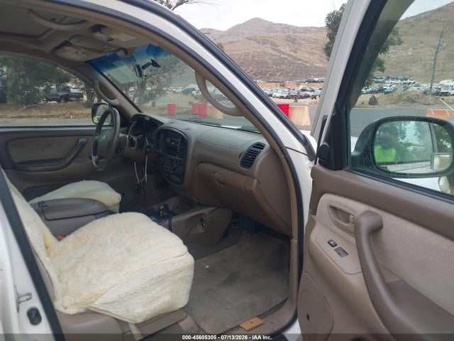 Продажа на аукционе авто 2004 Toyota Sequoia Sr5 V8, vin: 5TDZT34A34S215023, номер лота: 45605305