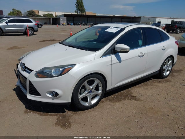 Ford Focus Titanium 2014 1FADP3J23EL131871 Image 2