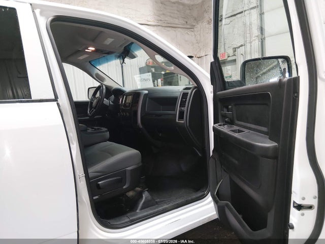 45605338 :رقم المزاد ، 1C6RR7KG7JS300499 vin ، 2018 Ram 1500 Tradesman  4x4 5'7 Box مزاد بيع