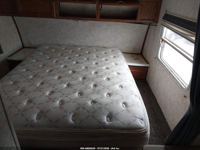 45605428 :رقم المزاد ، 4YDF2812832034907 vin ، 2003 Keystone Cougar 281efs 5th Whl Travel Trailer مزاد بيع