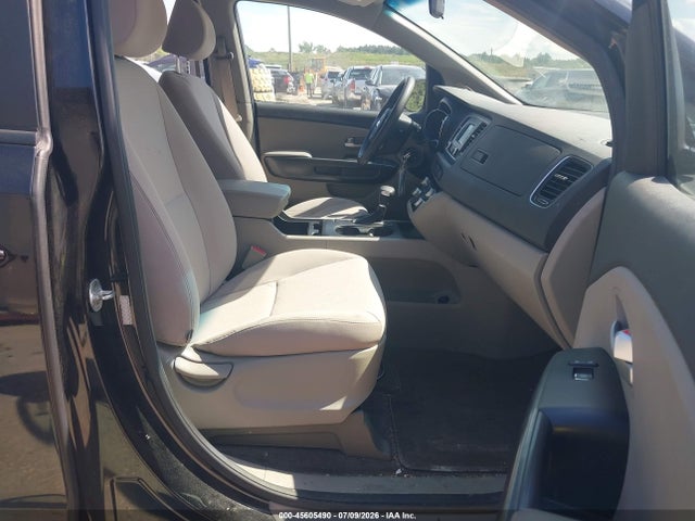 KIA Sedona L 2018 KNDMA5C14J6378028 Image 5