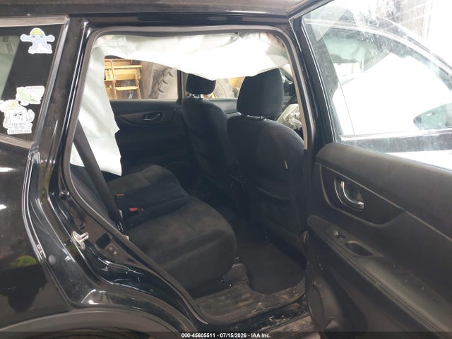 2015 Nissan Rogue S მანქანა იყიდება აუქციონზე, vin: 5N1AT2MVXFC818996, აუქციონის ნომერი: 45605511