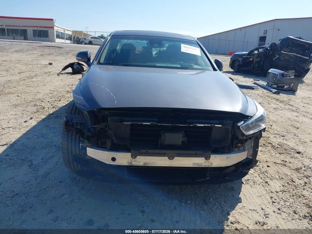 45605605 :رقم المزاد ، KMHG54JH6HU025769 vin ، 2017 Genesis G90 5.0 Ultimate مزاد بيع