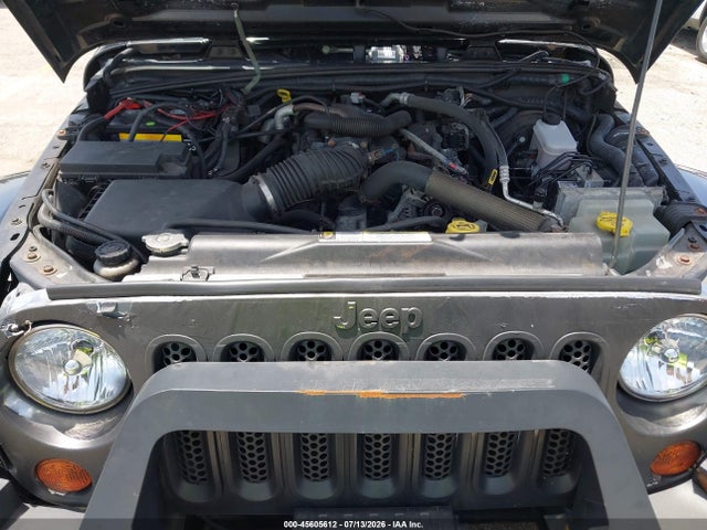 45605612 :رقم المزاد ، 1J4HA5H15AL181732 vin ، 2010 Jeep Wrangler Unlimited Sahara مزاد بيع