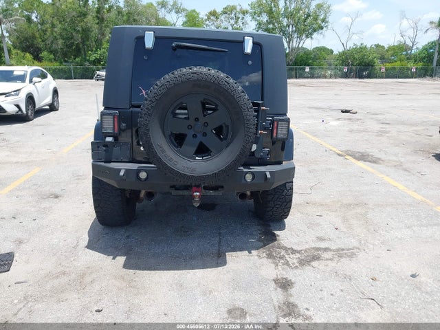 45605612 :رقم المزاد ، 1J4HA5H15AL181732 vin ، 2010 Jeep Wrangler Unlimited Sahara مزاد بيع