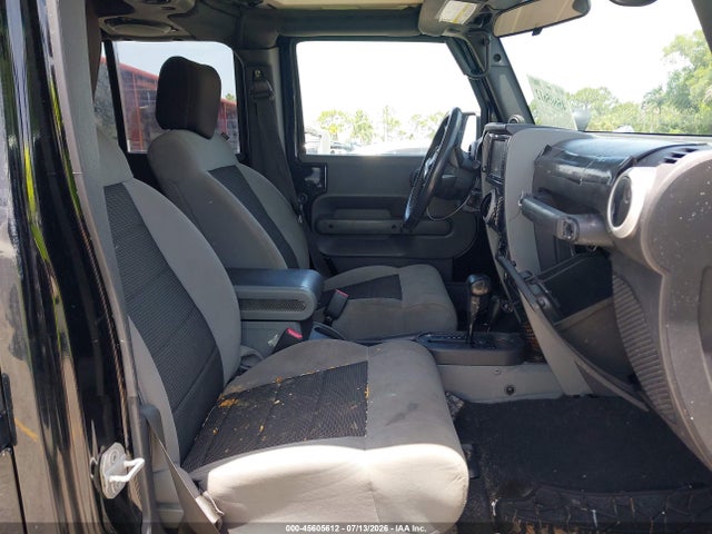 45605612 :رقم المزاد ، 1J4HA5H15AL181732 vin ، 2010 Jeep Wrangler Unlimited Sahara مزاد بيع