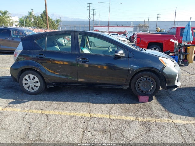 Toyota Prius C One 2014 JTDKDTB39E1063735 Image 13