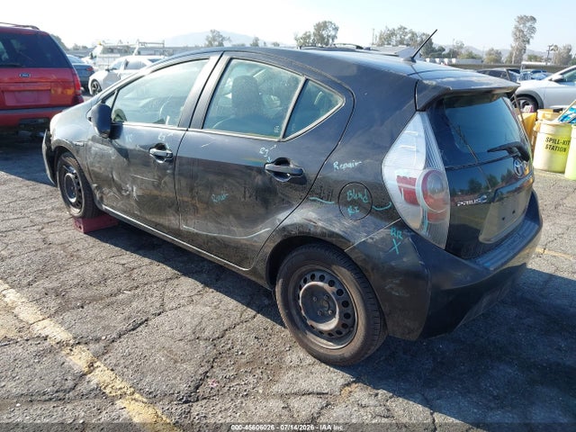 Toyota Prius C One 2014 JTDKDTB39E1063735 Image 3