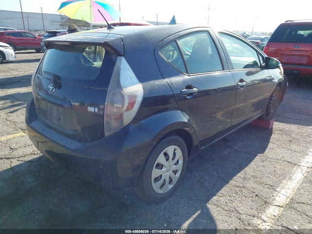 Toyota Prius C One 2014 JTDKDTB39E1063735 Image 4