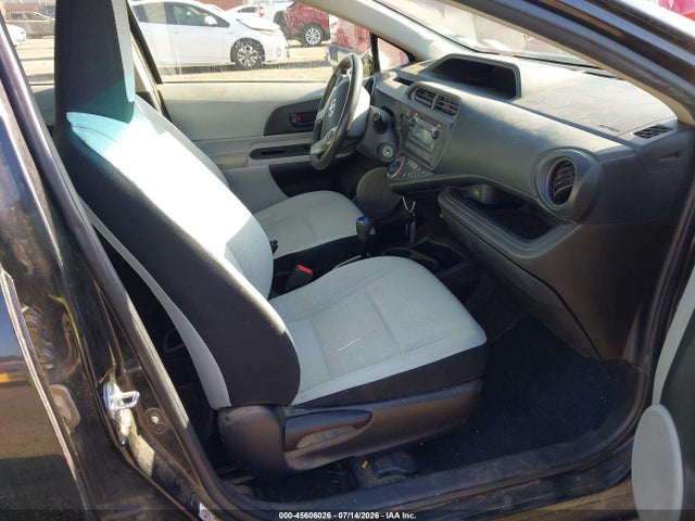 Toyota Prius C One 2014 JTDKDTB39E1063735 Image 5
