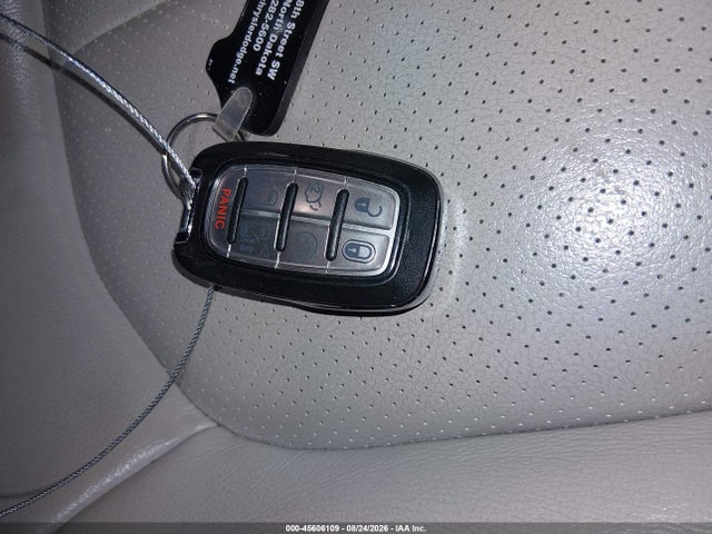 45606109 :رقم المزاد ، 2C4RC1EG2HR570691 vin ، 2017 Chrysler Pacifica Touring-l Plus مزاد بيع