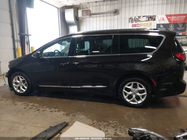 45606109 :رقم المزاد ، 2C4RC1EG2HR570691 vin ، 2017 Chrysler Pacifica Touring-l Plus مزاد بيع