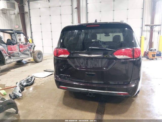 45606109 :رقم المزاد ، 2C4RC1EG2HR570691 vin ، 2017 Chrysler Pacifica Touring-l Plus مزاد بيع