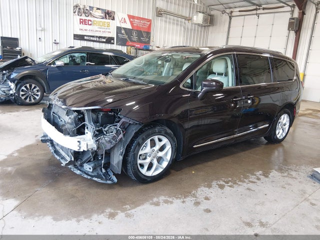 45606109 :رقم المزاد ، 2C4RC1EG2HR570691 vin ، 2017 Chrysler Pacifica Touring-l Plus مزاد بيع