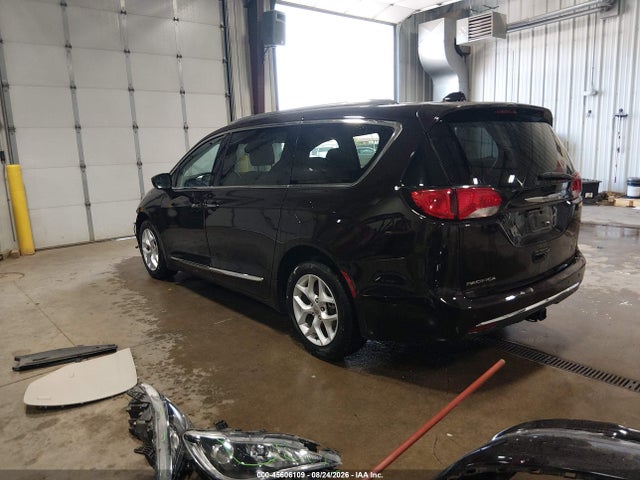 45606109 :رقم المزاد ، 2C4RC1EG2HR570691 vin ، 2017 Chrysler Pacifica Touring-l Plus مزاد بيع