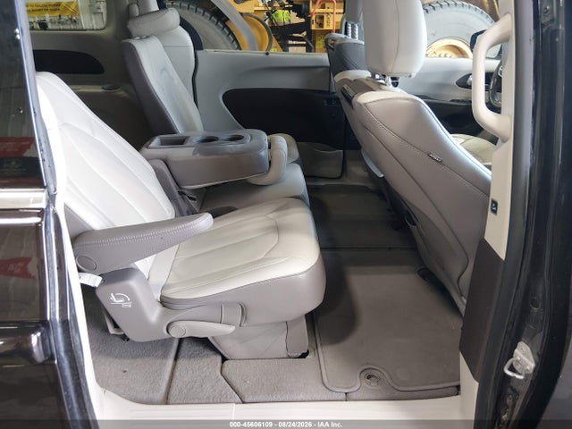 45606109 :رقم المزاد ، 2C4RC1EG2HR570691 vin ، 2017 Chrysler Pacifica Touring-l Plus مزاد بيع