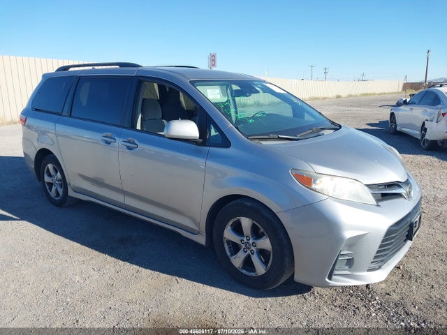 Toyota Sienna Le 8 Passenger 2018 5TDKZ3DCXJS926697 головне зображення