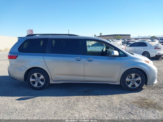 Toyota Sienna Le 8 Passenger 2018 5TDKZ3DCXJS926697 Image 13