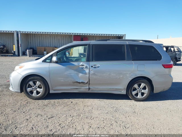 Toyota Sienna Le 8 Passenger 2018 5TDKZ3DCXJS926697 Image 14