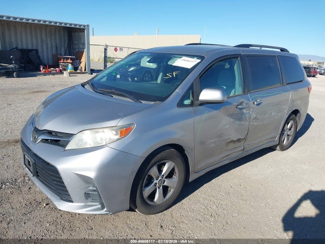 Toyota Sienna Le 8 Passenger 2018 5TDKZ3DCXJS926697 Image 2