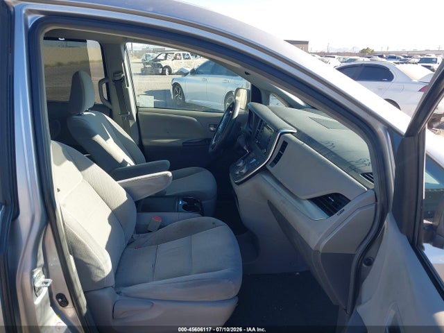 Toyota Sienna Le 8 Passenger 2018 5TDKZ3DCXJS926697 Image 5