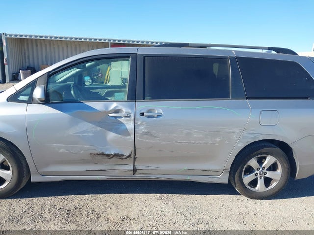 Toyota Sienna Le 8 Passenger 2018 5TDKZ3DCXJS926697 Image 6