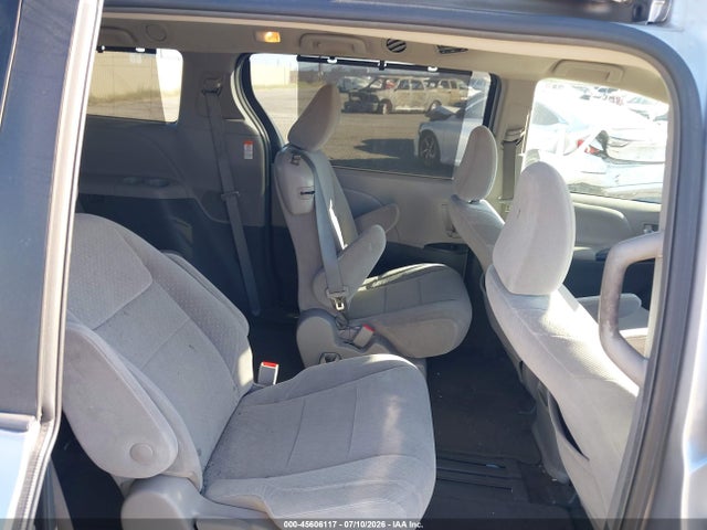 Toyota Sienna Le 8 Passenger 2018 5TDKZ3DCXJS926697 Image 8